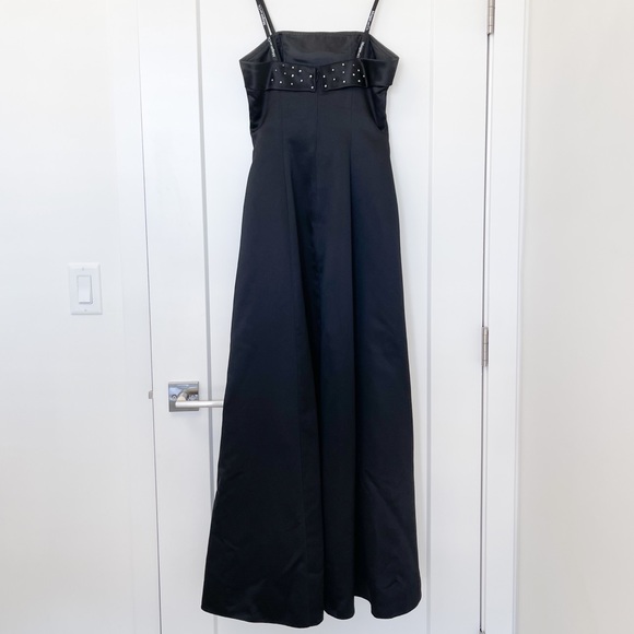 Grad/Prom/Occasion Formal Dress - Picture 4 of 4